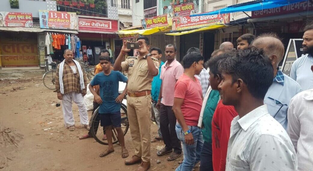 नौतनवा मे चार दुकानों में हुई चोरी, पुलिस जांच में जुटी