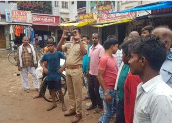 नौतनवा मे चार दुकानों में हुई चोरी, पुलिस जांच में जुटी