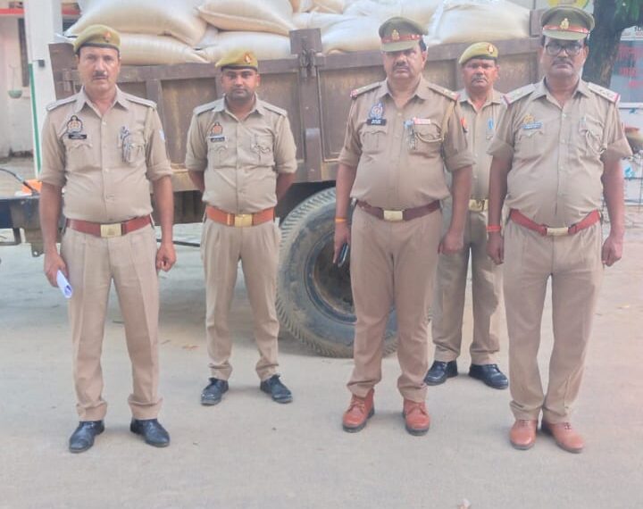 सोनौली: नेपाल भेजने के लिए छिपा कर रखी गयी 114 बोरी चावल पुलिस ने पकड़ा