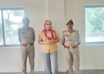 सोनौली बॉर्डर पर विदेशी महिला के पास मिला फर्जी आधार कार्ड, अवैध रूप से भारत मे प्रवेश करते समय सुरक्षा एजेंसियों ने पकड़ा