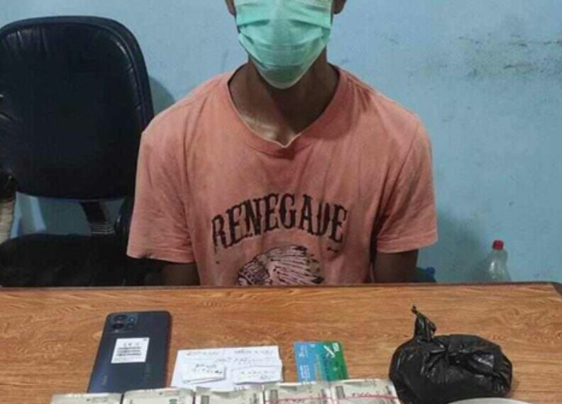 नेपाल मे 5 लाख भारतीय रुपया और मादक पदार्थ हिरोइन के साथ एक युवक गिरफ्तार
