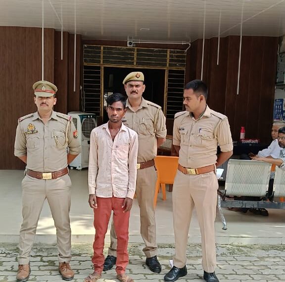 सोनौली पुलिस ने एक वांछित अभियुक्त को किया गिरफ्तार