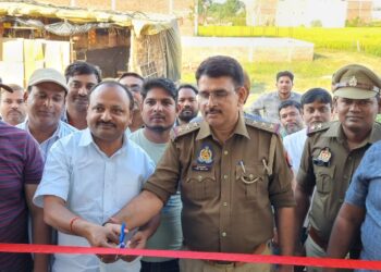 नौतनवां व्यापार मंडल ने लगवाया  कैमरा, थानाध्यक्ष और उव्याम अध्यक्ष ने किया उदघाटन