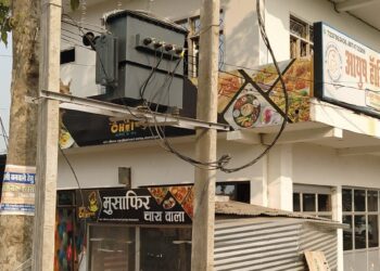 नौतनवां: प्राइवेट कंपनी जबरिया लगा रही मेरे घर के सामने ट्रांसफार्मर, युवक ने दर्ज कराया शिकायत