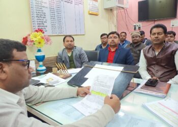 महराजगंज बीएसए कार्यालय के बाबू के खिलाफ महासंघ ने खोला मोर्चा