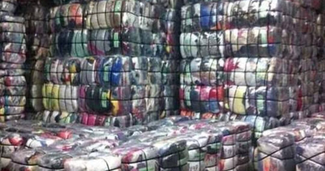 सोनौली बार्डर से नेपाल भैरहवा में गया कपड़ा को नेपाल कस्टम ने 30 लाख के कपड़े जब्त किये, एसएसबी और पुलिस की खुली जांच की पोल