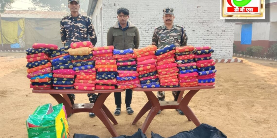 सोनौली: तस्करी के लिए जा रहा 109 पीस साड़ी एसएसबी ने किया जब्त