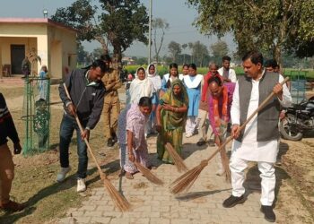 फरेंदा: धन निरंकारियों ने चलाया स्वच्छता अभियान