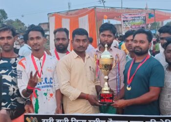 सतीश स्ट्राईकर और कयामत 11 हरदी डाली के बीच खेला गया फाइनल मैच