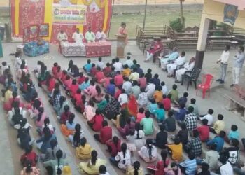 संस्कार केन्द्र का दो दिवसीय शिविर सोनौली के सरस्वती विद्या मंदिर विद्यालय में हुआ सम्पन्न।