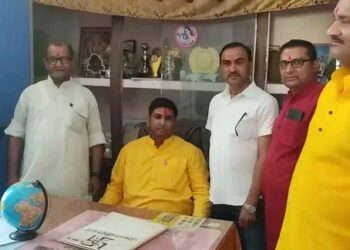 सोनौली सरस्वती विद्या मंदिर के नव प्रधानाचार्य बने सुरेश विश्वकर्मा