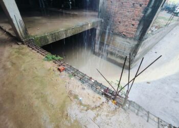 पहले ही बारिश मे लबा-लब भरा सोनौली नगर पंचायत का भूतल