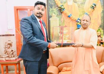 गोरखनाथ मंदिर में सीएम योगी से मिले लुम्बनी प्रदेश के पूर्व मंत्री सीके गुप्ता, बोले नेपाल- भारत के रिश्ते है प्रगाढ़