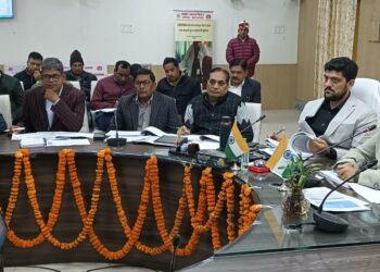 अस्पतालों में भर्ती मरीजों हेतु साफ सफाई का ध्यान रखे प्रभारी चिकित्साधिकारी: महराजगंज डीएम