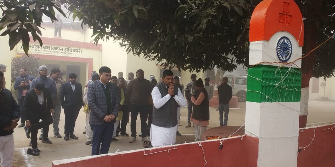 नौतनवां: सरकारी व गैरसरकारी संस्थाओं में मनाया गया गणतंत्र दिवस