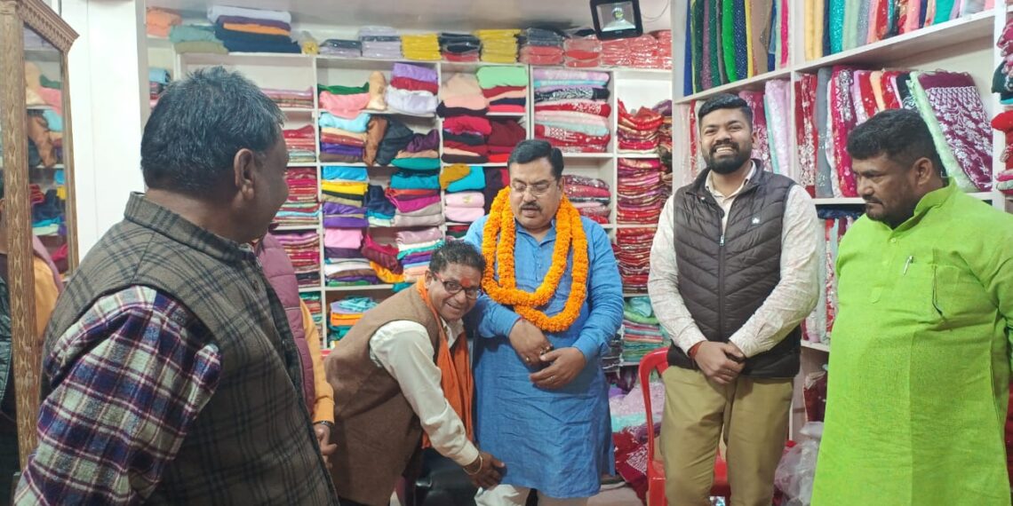 सोनौली पहुंचे भाजपा जिलाध्यक्ष, युवा समाजसेवी व भाजपा नेता सोनू साहू समेत अन्य कार्यकर्ताओ ने किया स्वागत