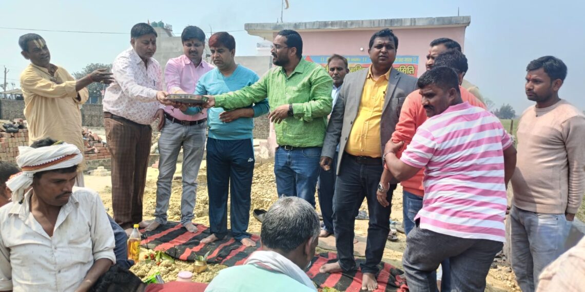 पुरैनिहा स्थित सर्वा माता मंदिर में कथा घर व धर्मशाला निर्माण के लिए किया गया भूमि पूजन