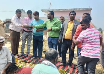 पुरैनिहा स्थित सर्वा माता मंदिर में कथा घर व धर्मशाला निर्माण के लिए किया गया भूमि पूजन