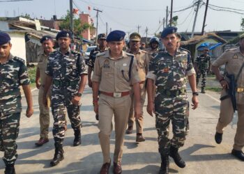 भारत-नेपाल खनुवा बॉर्डर पर महराजगंज पुलिस अधीक्षक और S.S.B जवानों द्वारा किया गया पैदल मार्च