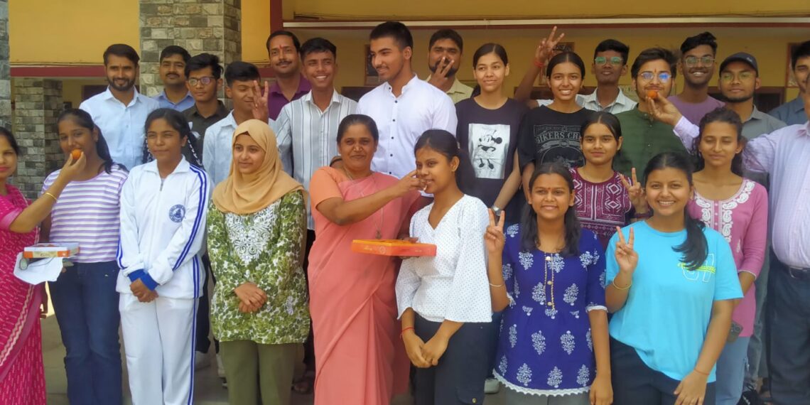 आईसीएससी बोर्ड का परीक्षाफल घोषित, 10 वीं में प्रखर और 12वीं में रजत जिला टॉपर