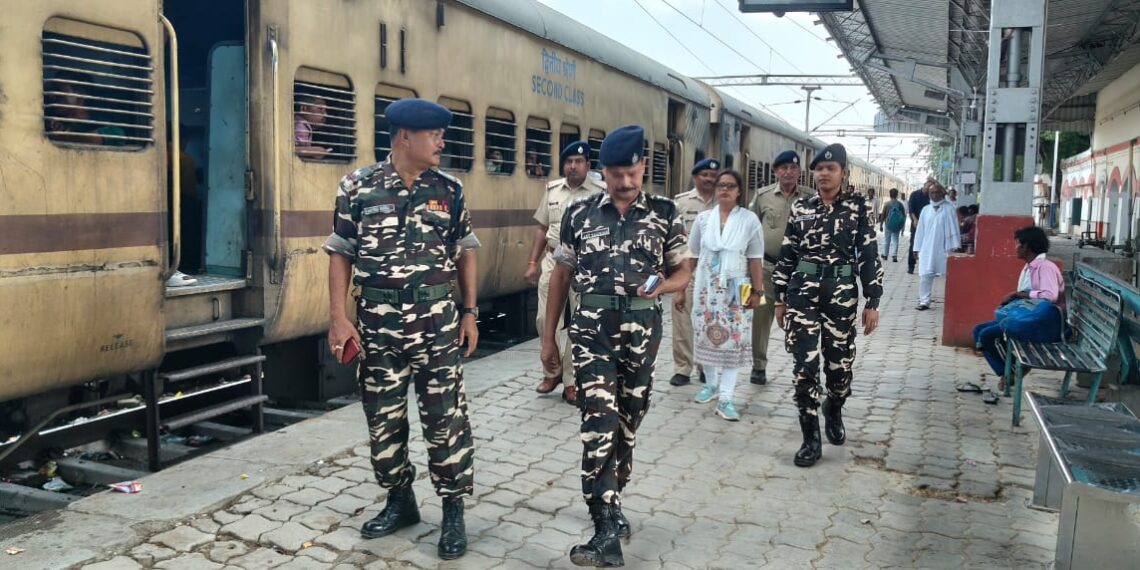 जॉइंट पेट्रोलिंग कर बाल तस्करी और बाल श्रम रोकने पर जागरूकता