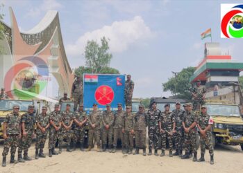 सोनौली बॉर्डर पर भारतीय सेना ने नेपाली सेना को गिफ्ट किया 6 सैन्य वाहन