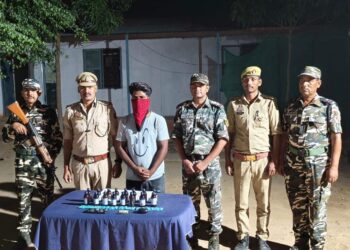 सोनौली सीमा के पगडंडियों पर नशीली दवाओं के साथ एक गिरफ्तार