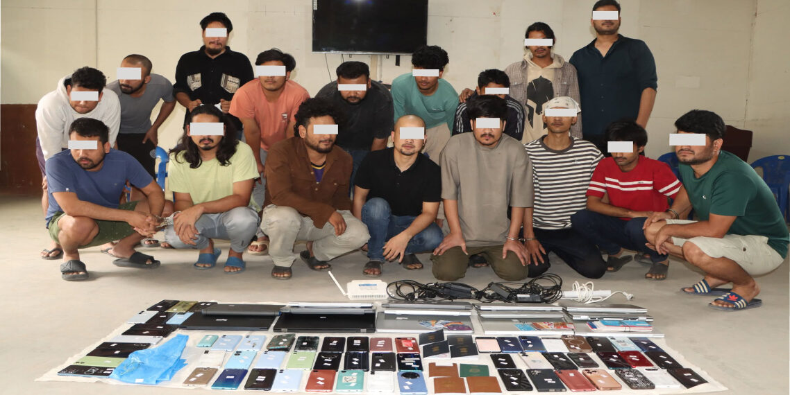 अवैध रूप से जुआ खेलने के आरोप में पाँच भारतीय सहित 17 गिरफ्तार