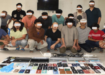 अवैध रूप से जुआ खेलने के आरोप में पाँच भारतीय सहित 17 गिरफ्तार