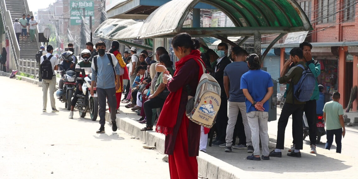 नेपाल में सार्वजनिक परिवहन ठप, यात्री परेशान, भैरहवा व बुटवल के लिए भी नही है कोई साधन