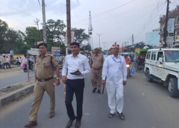 सोनौली: पर्व को लेकर सरहद पर चौकसी आने जाने वाले यात्रियों पर कड़ी नजर, एसडीएम और सीओ ने किया सयुक्त गस्त