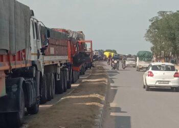 सोनौली सीमा पर लगा छ किलोमीटर मालवाहक ट्रको का जाम