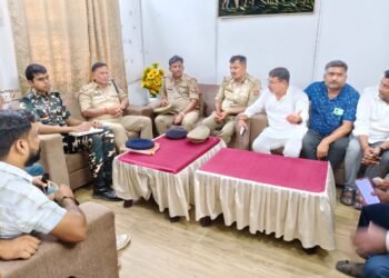 सोनौली: कस्बे में जाम को लेकर व्यापारियों के साथ हुई बैठक, भन्सार में सर्वर फेल होने के कारण यात्रियों को हो रही समस्या