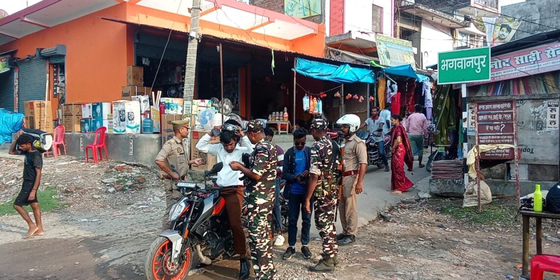 भगवानपुर बाजार के नो मेंस लेंड पर आने जाने वाले यात्रियों की हो रही जांच, नो मेंस लेंड पर निगरानी तेज