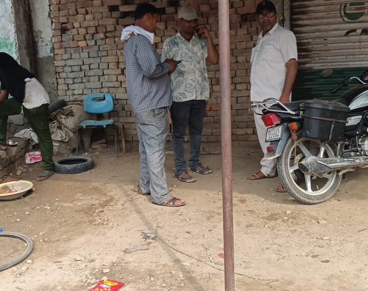 बिजली विभाग ने सोनौली क्षेत्र में चलाया मास रेड अभियान , 1 व्यक्ति पर की एफआईआर एवं बकाए पर काटे 28 कनेक्शन