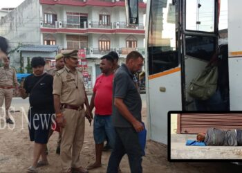 सोनौली: एक सप्ताह से पैसे के लिए सरहद पर भटक रहा स्पेनी नागरिक, सोनौली पुलिस के संज्ञान में आते ही किया मदद दिल्ली रवाना