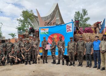 भारतीय सेना ने नेपाली सेना को भेंट किये घोड़े और कुत्ते, एसएसबी के जवान भी रहे मौजूद