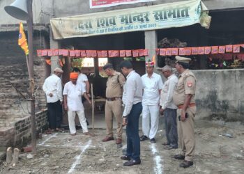 सोनौली के प्रसिद्ध मदरी शिव मंदिर सहित प्रमुख धार्मिक स्थलों का निरीक्षण,कांवड़ यात्रा को लेकर पुलिस अलर्ट सीमा पर हुई चौकसी तेज