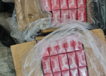 सोनौली में बस के नीचे रखी विदेशी सिगरेट और खाद बरामद