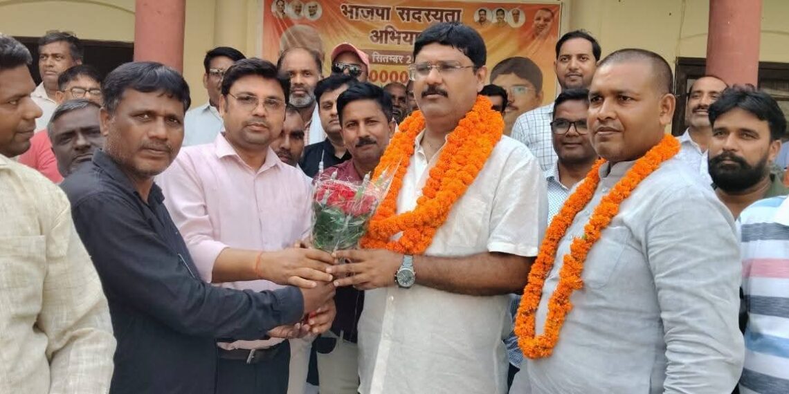 राष्ट्रीय शैक्षिक महासंघ ने नौतनवां विधायक का किया स्वागत