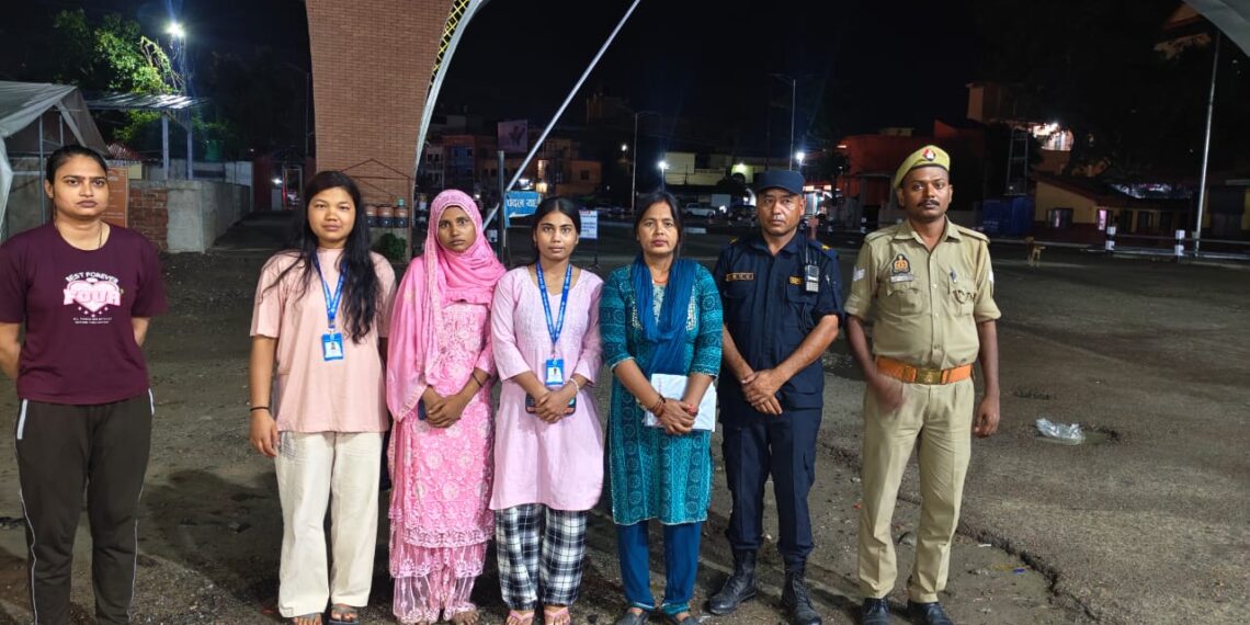 सोनौली: भटक कर भारत पहुची किशोरी को किया नेपाल पुलिस के हवाले