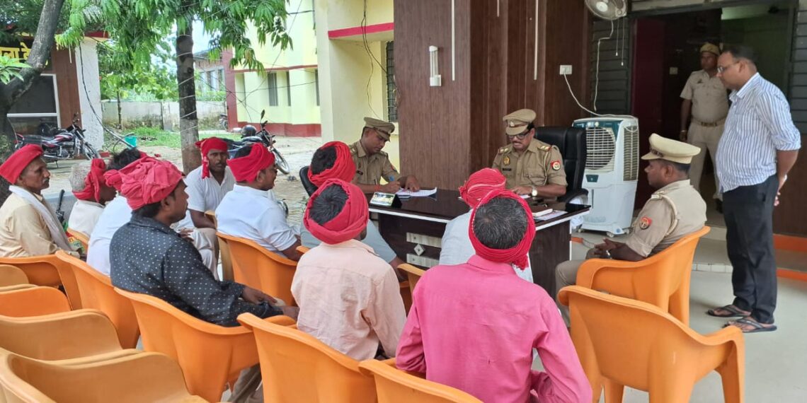 सोनौली कोतवाली में चौकीदारों के साथ बैठक, कोतवाल ने दिए आवश्यक दिशा-निर्देश