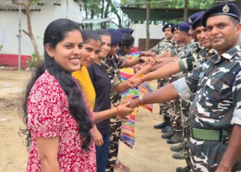 सोनौली बॉर्डर पर एसएसबी महिला जवानों ने साथी जवानों को बाधी राखी