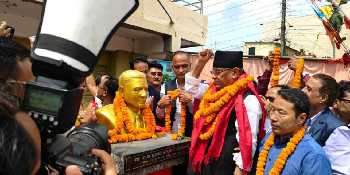 बुटवल पहुचे पूर्व प्रधानमंत्री प्रचंड, किया प्रतिमा का अनावरण