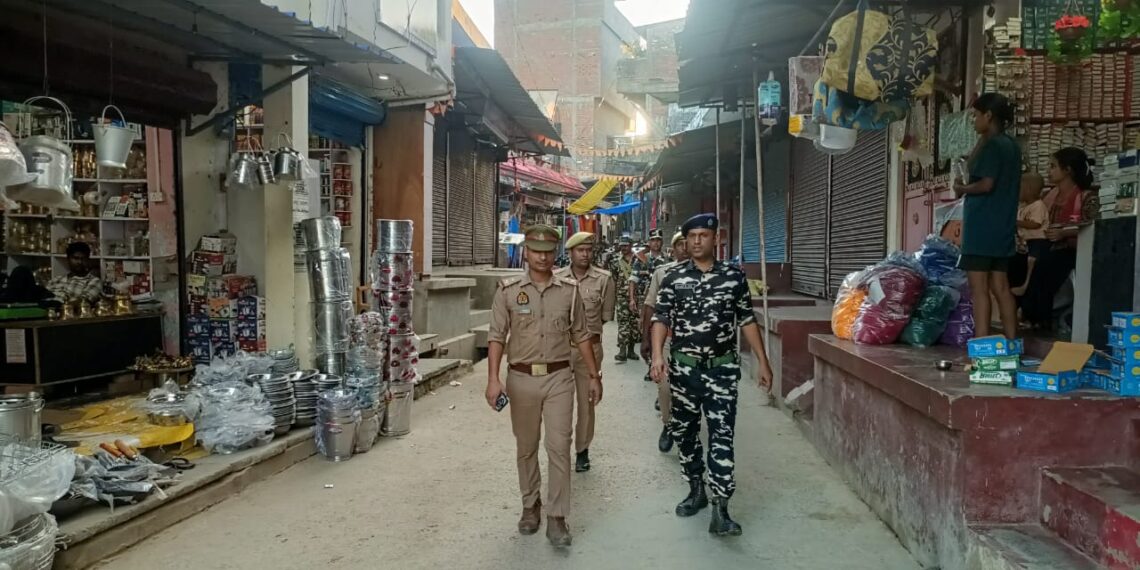 भारत नेपाल सीमा की पगडंडियों पर पुलिस और एसएसबी द्वारा संयुक्त रूप से की जा रही पेट्रोलिंग, संवेदनशील स्थलों पर रखी जा रही नजर