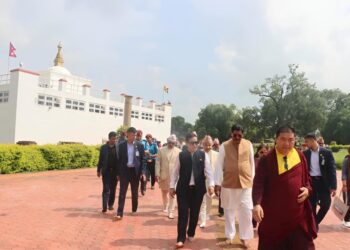 मुख्य न्यायाधीश भूषण रामकृष्ण गवई ने लुम्बिनी मायादेवी मंदिर में बुद्ध की जन्मस्थली का दौरा किया और विश्व शांति तथा भारत-नेपाल मैत्री के लिए प्रार्थना की