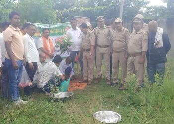 पौधारोपण कर पीएम का मनाया गया जन्मदिन