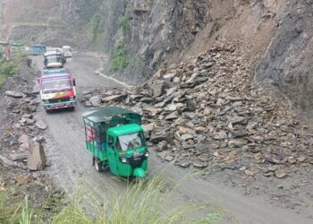 नारायणगढ़-मुग्लिन मार्ग पर भूस्खलन मार्ग अवरुद्ध