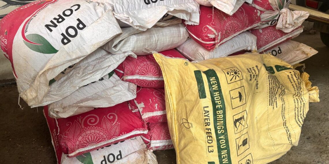 22 बोरी विदेशी मक्का बरामद सीज