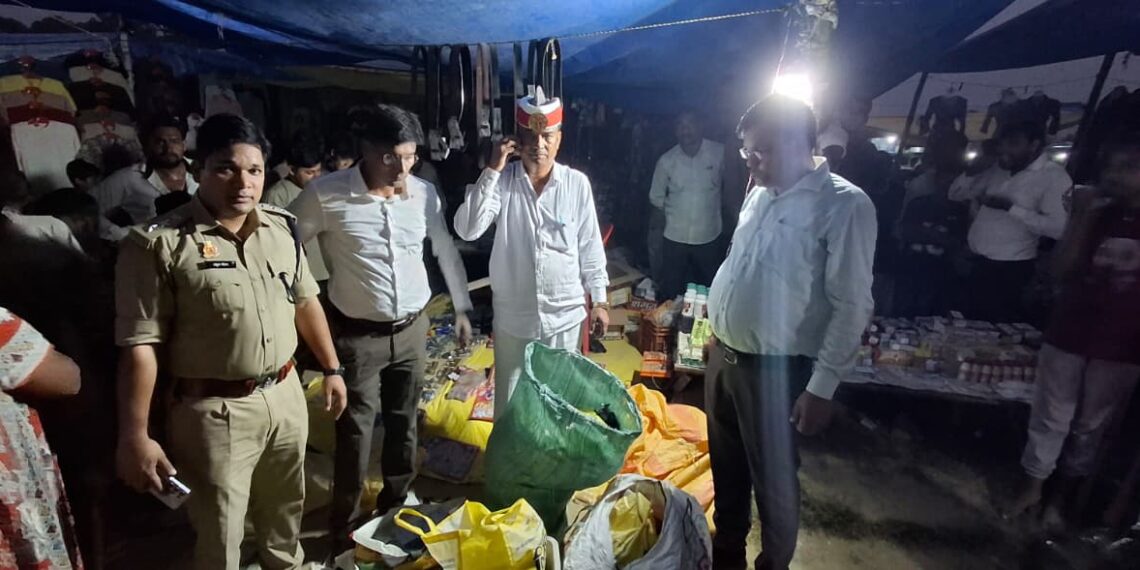 सोनौली। फरेनी बाजार में छापेमारी, अवैध पटाखा बरामद